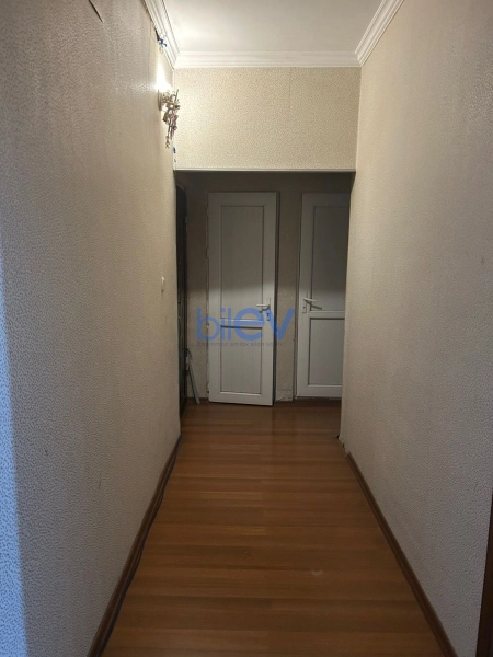 Satış 2 otaqlı Köhnə Tikili bina evi  67m², Bakı
