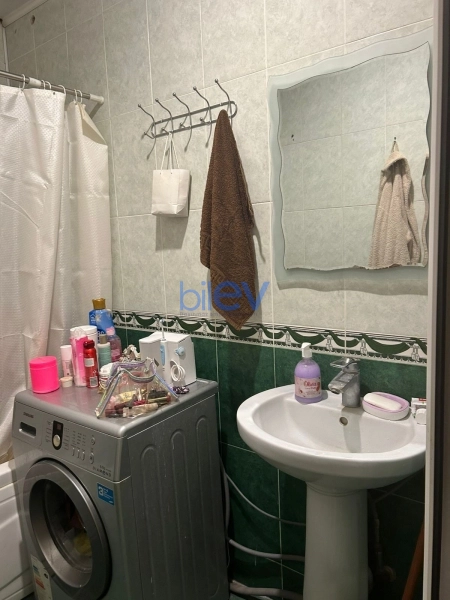 Satış 2 otaqlı Köhnə Tikili bina evi  67m², Bakı