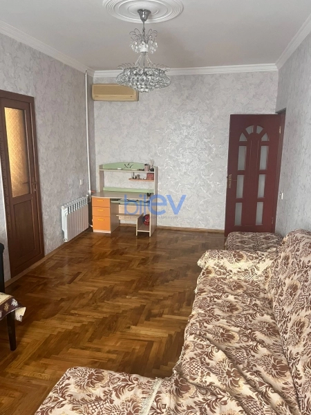 Satış 2 otaqlı Köhnə Tikili bina evi  65m², Bakı
