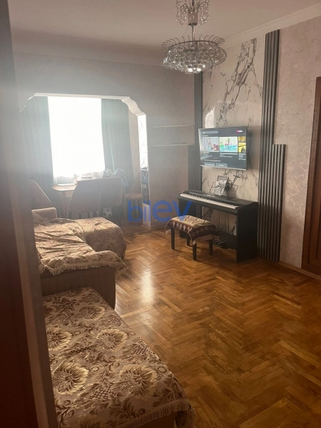 Satış 2 otaqlı Köhnə Tikili bina evi  65m², Bakı