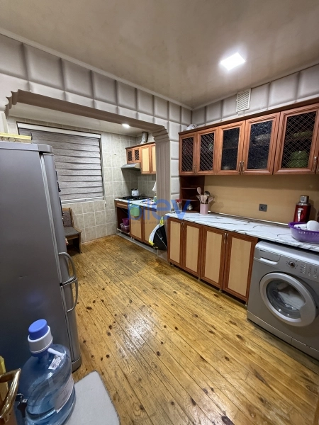 Aylıq Kirayə 3 otaqlı Köhnə Tikili bina evi  90m², Bakı