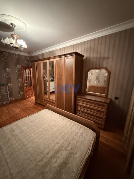 Aylıq Kirayə 3 otaqlı Köhnə Tikili bina evi  90m², Bakı