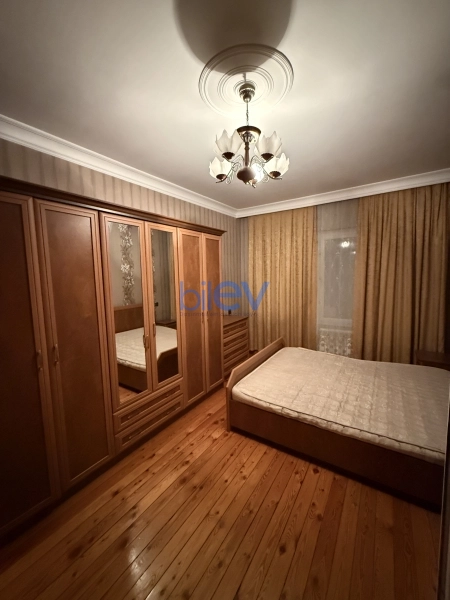Aylıq Kirayə 3 otaqlı Köhnə Tikili bina evi  90m², Bakı