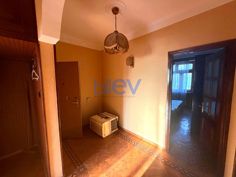 Satış 3 otaqlı Köhnə Tikili bina evi  70m², Bakı