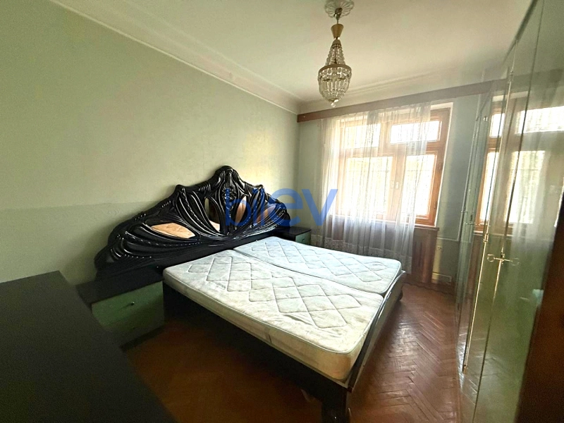 Satış 3 otaqlı Köhnə Tikili bina evi  70m², Bakı