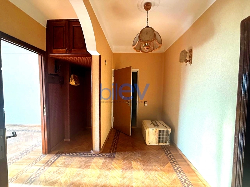 Satış 3 otaqlı Köhnə Tikili bina evi  70m², Bakı