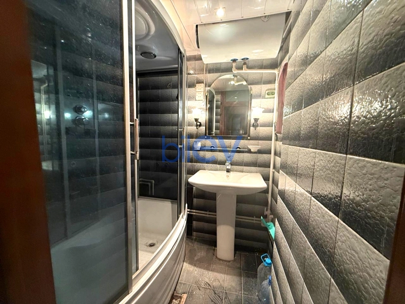 Satış 3 otaqlı Köhnə Tikili bina evi  70m², Bakı