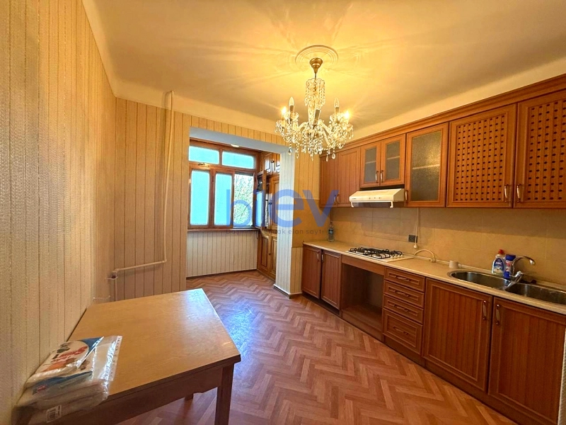 Satış 3 otaqlı Köhnə Tikili bina evi  70m², Bakı