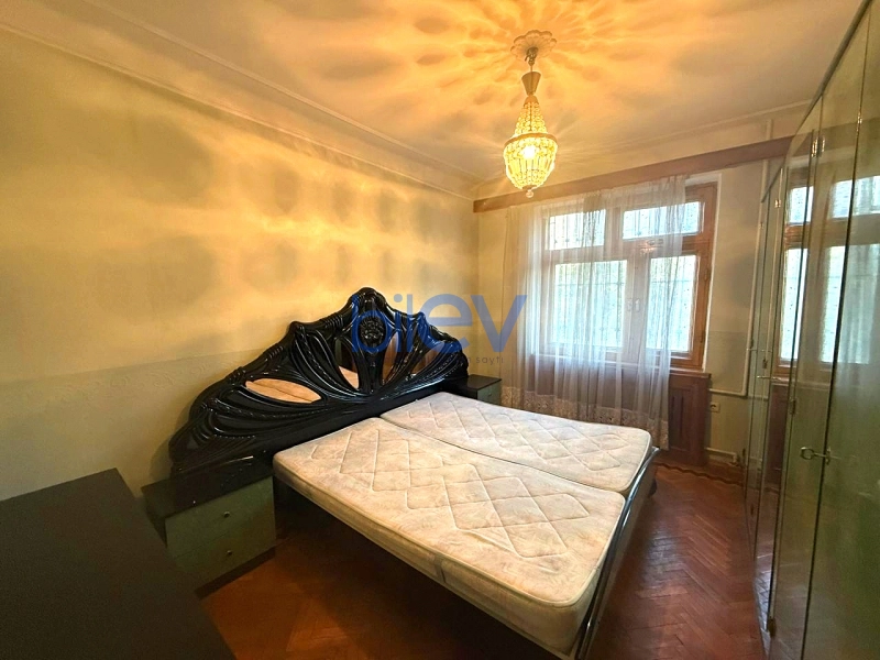 Satış 3 otaqlı Köhnə Tikili bina evi  70m², Bakı