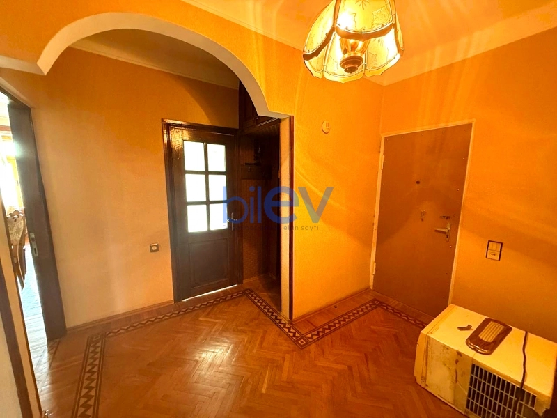 Satış 3 otaqlı Köhnə Tikili bina evi  70m², Bakı
