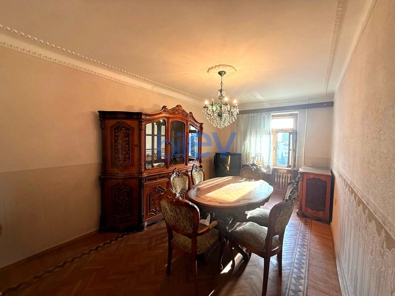 Satış 3 otaqlı Köhnə Tikili bina evi  70m², Bakı
