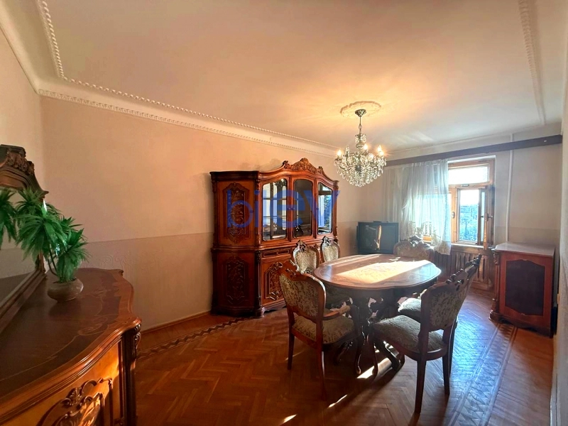 Satış 3 otaqlı Köhnə Tikili bina evi  70m², Bakı