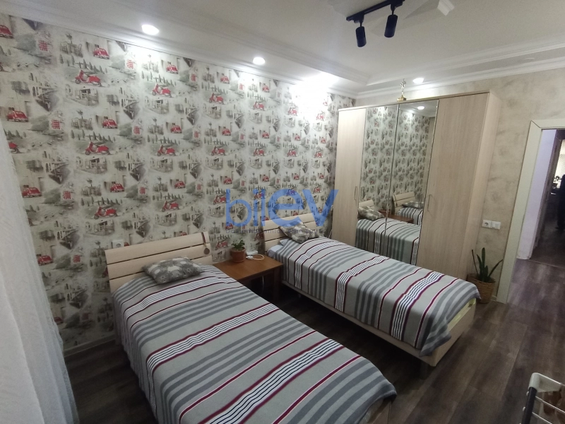 Satış 3 otaqlı Köhnə Tikili bina evi  72m², Bakı