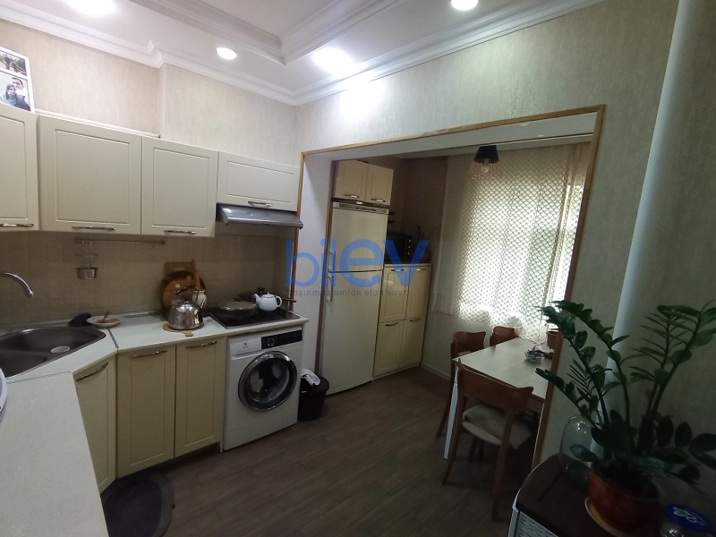 Satış 3 otaqlı Köhnə Tikili bina evi  72m², Bakı