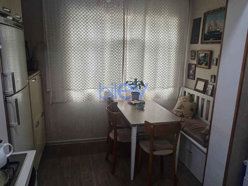 Satış 3 otaqlı Köhnə Tikili bina evi  72m², Bakı