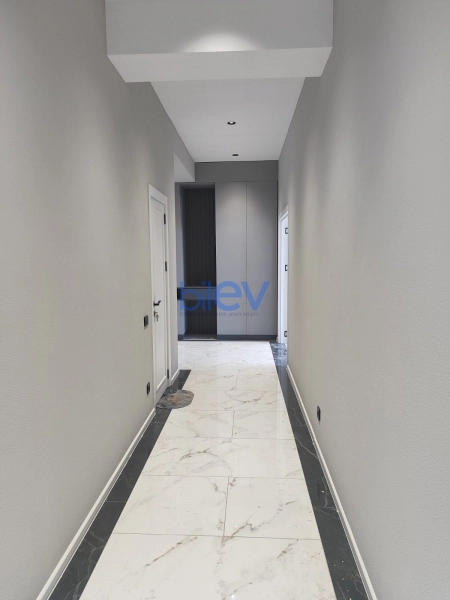 Aylıq Kirayə 4 otaqlı Yeni Tikili bina evi  176m², Bakı