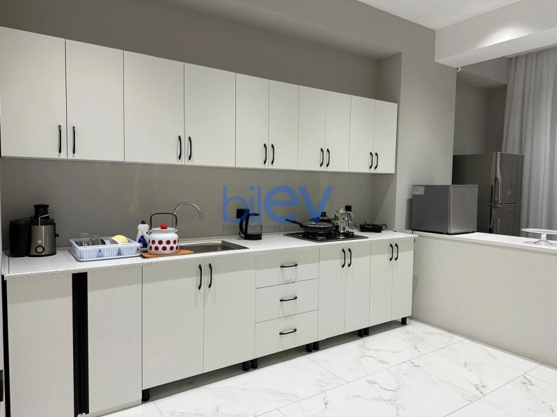 Aylıq Kirayə 4 otaqlı Yeni Tikili bina evi  176m², Bakı