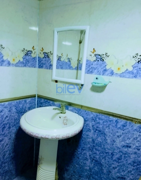 Satış 3 otaqlı Köhnə Tikili bina evi  72m², Bakı
