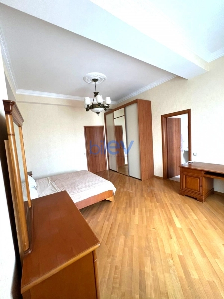 Aylıq Kirayə 4 otaqlı Yeni Tikili bina evi  180m², Bakı