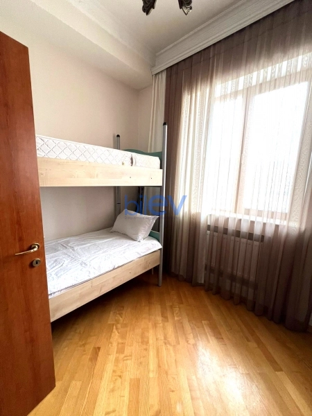 Aylıq Kirayə 4 otaqlı Yeni Tikili bina evi  180m², Bakı