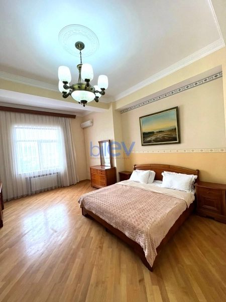 Aylıq Kirayə 4 otaqlı Yeni Tikili bina evi  180m², Bakı