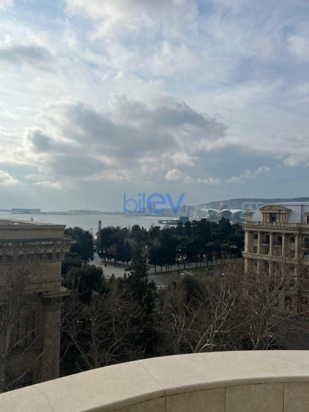 Aylıq Kirayə 4 otaqlı Yeni Tikili bina evi  180m², Bakı