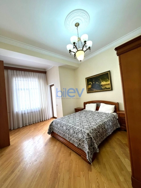 Aylıq Kirayə 4 otaqlı Yeni Tikili bina evi  180m², Bakı