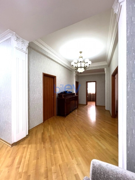 Aylıq Kirayə 4 otaqlı Yeni Tikili bina evi  180m², Bakı