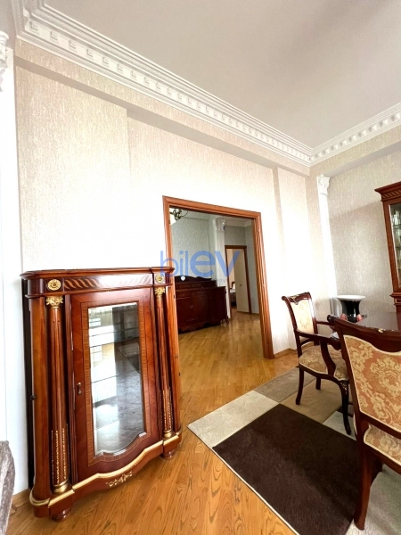 Aylıq Kirayə 4 otaqlı Yeni Tikili bina evi  180m², Bakı