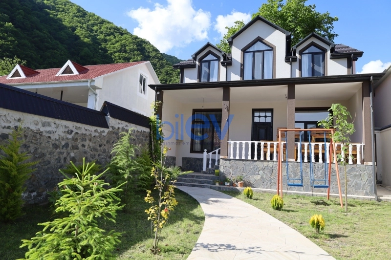 Günlük Kirayə 7 otaqlı Həyət evi  m², Qax