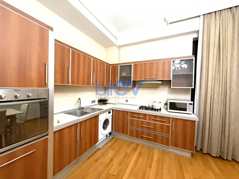 Aylıq Kirayə 3 otaqlı Yeni Tikili bina evi  210m², Bakı