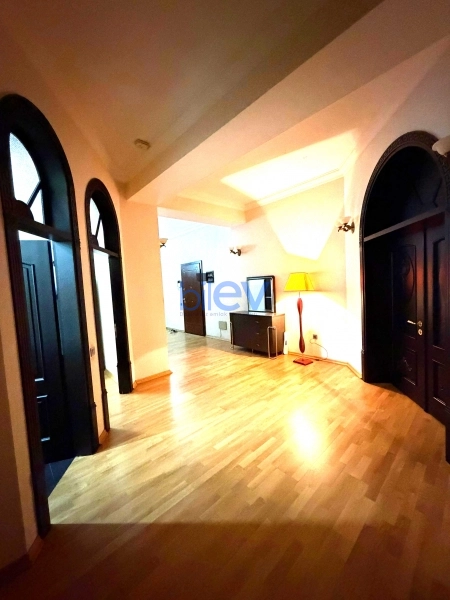 Aylıq Kirayə 3 otaqlı Yeni Tikili bina evi  210m², Bakı