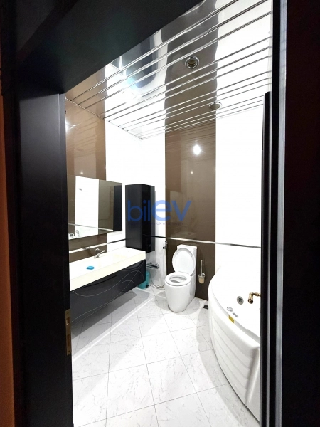 Aylıq Kirayə 3 otaqlı Yeni Tikili bina evi  210m², Bakı