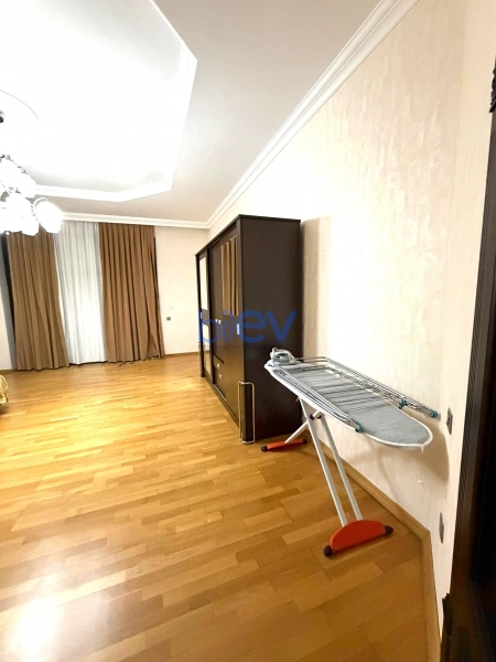 Aylıq Kirayə 3 otaqlı Yeni Tikili bina evi  210m², Bakı