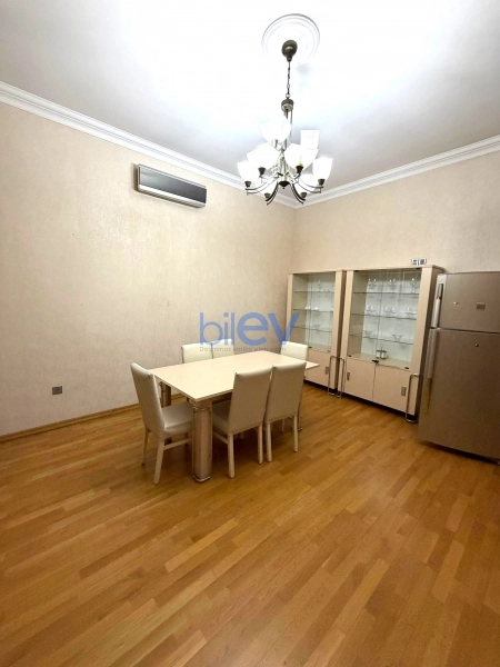 Aylıq Kirayə 3 otaqlı Yeni Tikili bina evi  210m², Bakı