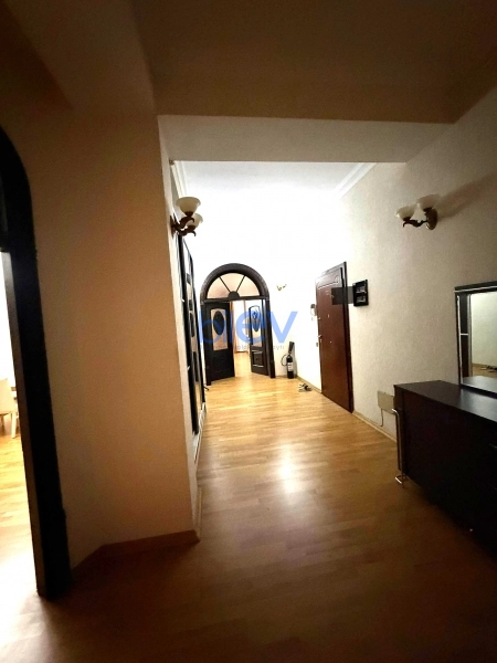 Aylıq Kirayə 3 otaqlı Yeni Tikili bina evi  210m², Bakı