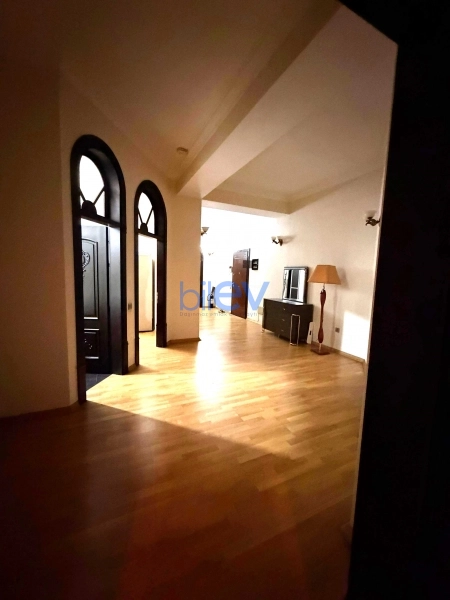 Aylıq Kirayə 3 otaqlı Yeni Tikili bina evi  210m², Bakı
