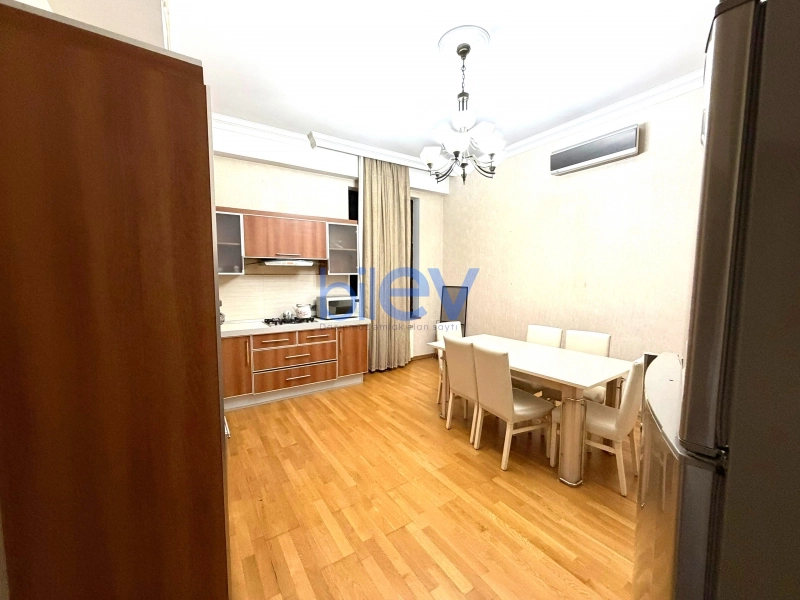 Aylıq Kirayə 3 otaqlı Yeni Tikili bina evi  210m², Bakı