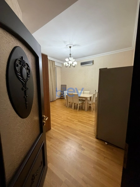 Aylıq Kirayə 3 otaqlı Yeni Tikili bina evi  210m², Bakı