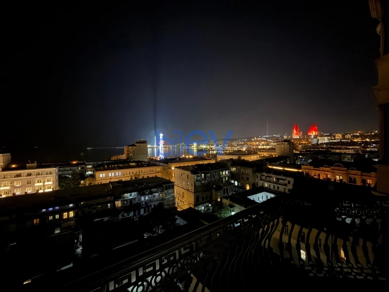 Aylıq Kirayə 3 otaqlı Yeni Tikili bina evi  210m², Bakı