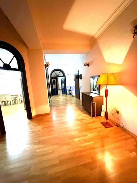 Aylıq Kirayə 3 otaqlı Yeni Tikili bina evi  210m², Bakı