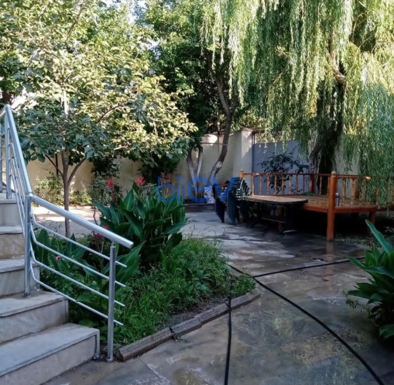 Satış 5 otaqlı Həyət evi  4m², Bakı