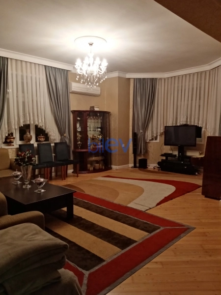 Satış 5 otaqlı Həyət evi  4m², Bakı