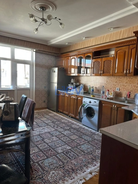 Aylıq Kirayə 2 otaqlı Yeni Tikili bina evi  77m², Bakı