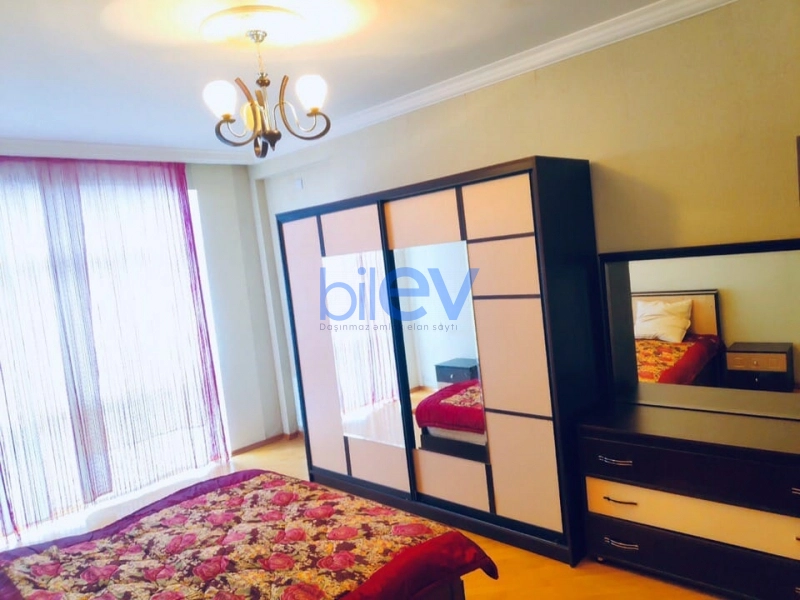 Aylıq Kirayə 3 otaqlı Yeni Tikili bina evi  130m², Bakı