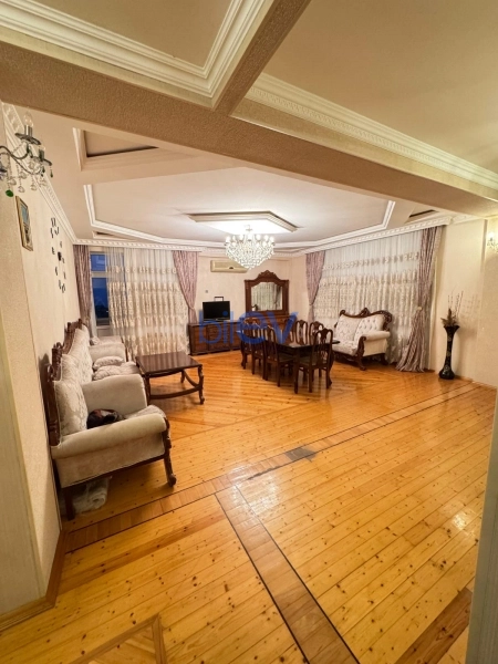 Günlük Kirayə 3 otaqlı Yeni Tikili bina evi  120m², Bakı