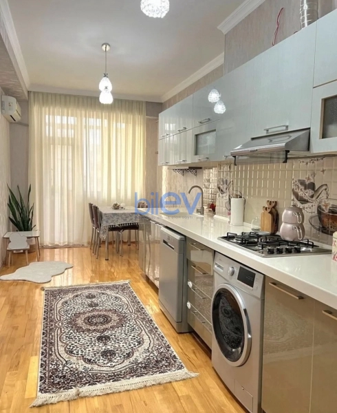 Aylıq Kirayə 3 otaqlı Yeni Tikili bina evi  80m², Bakı
