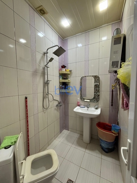 Satış 2 otaqlı Köhnə Tikili bina evi  65m², Bakı