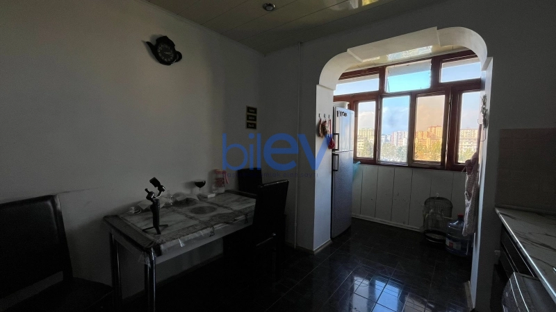 Satış 3 otaqlı Köhnə Tikili bina evi  70m², Bakı