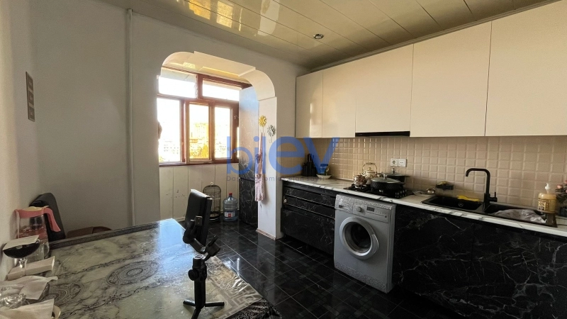 Satış 3 otaqlı Köhnə Tikili bina evi  70m², Bakı